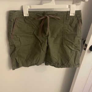GREEN CARGO SHORTS